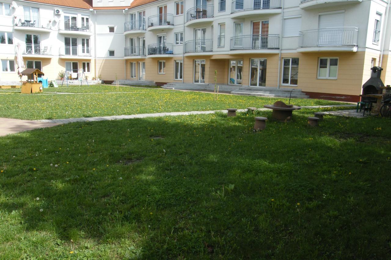 Romantic Apartman Hajduszoboszlo Exterior photo